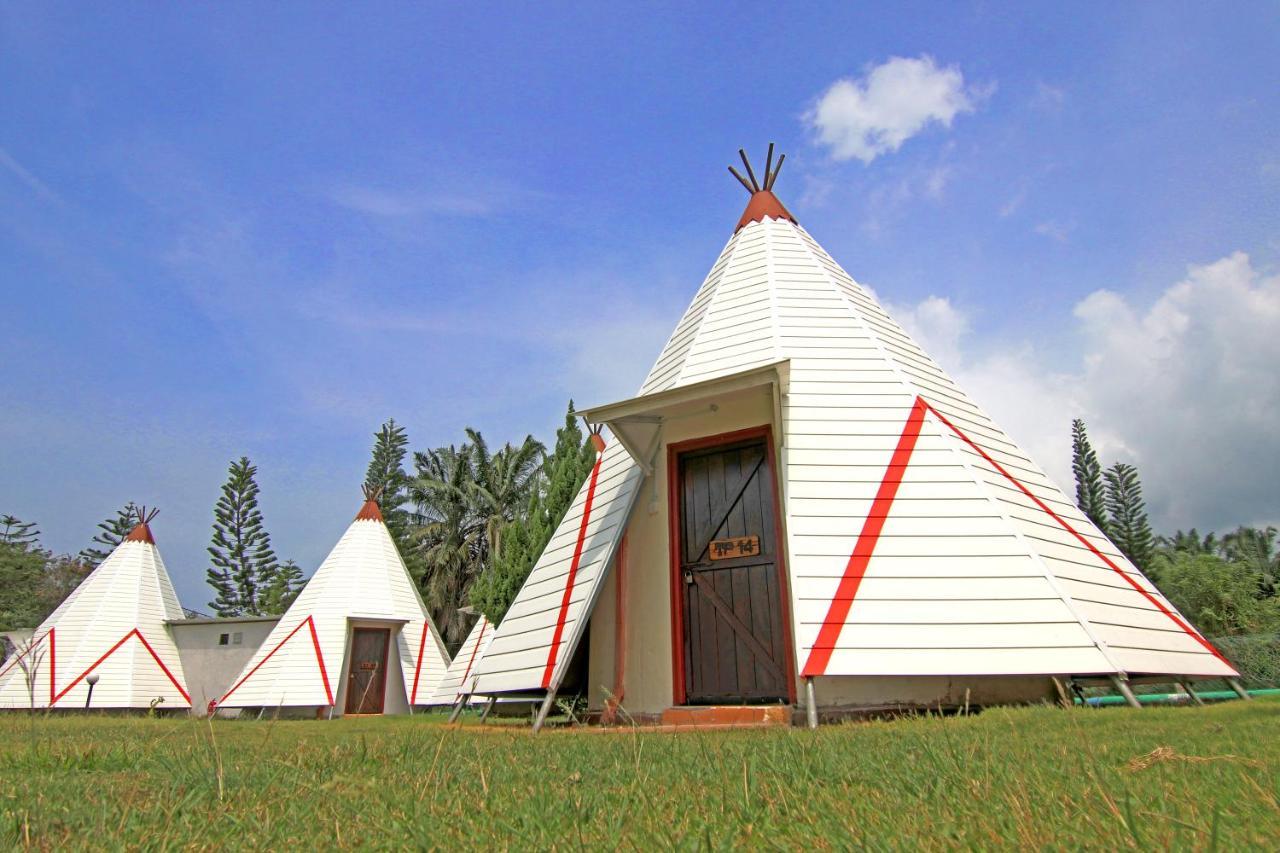 Eagle Ranch Resort Port Dickson Extérieur photo