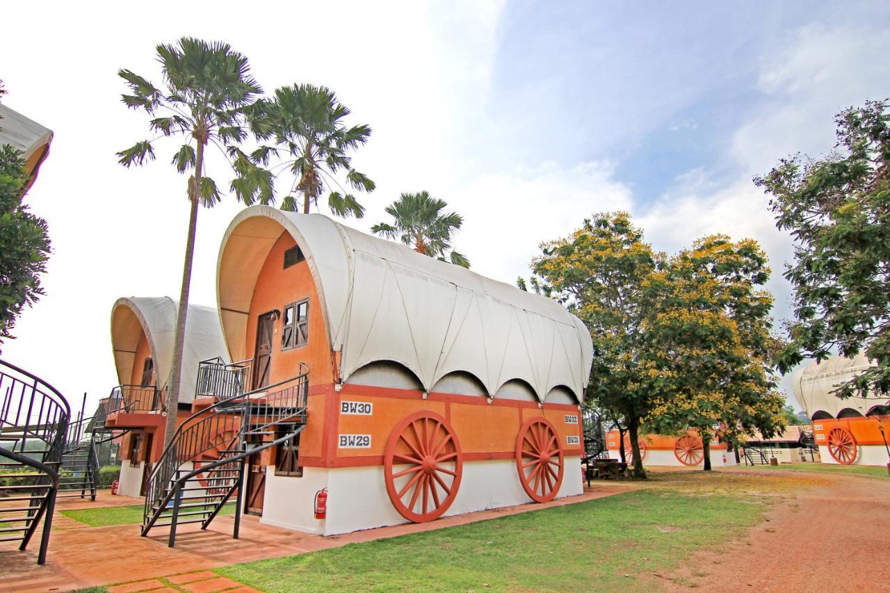 Eagle Ranch Resort Port Dickson Extérieur photo