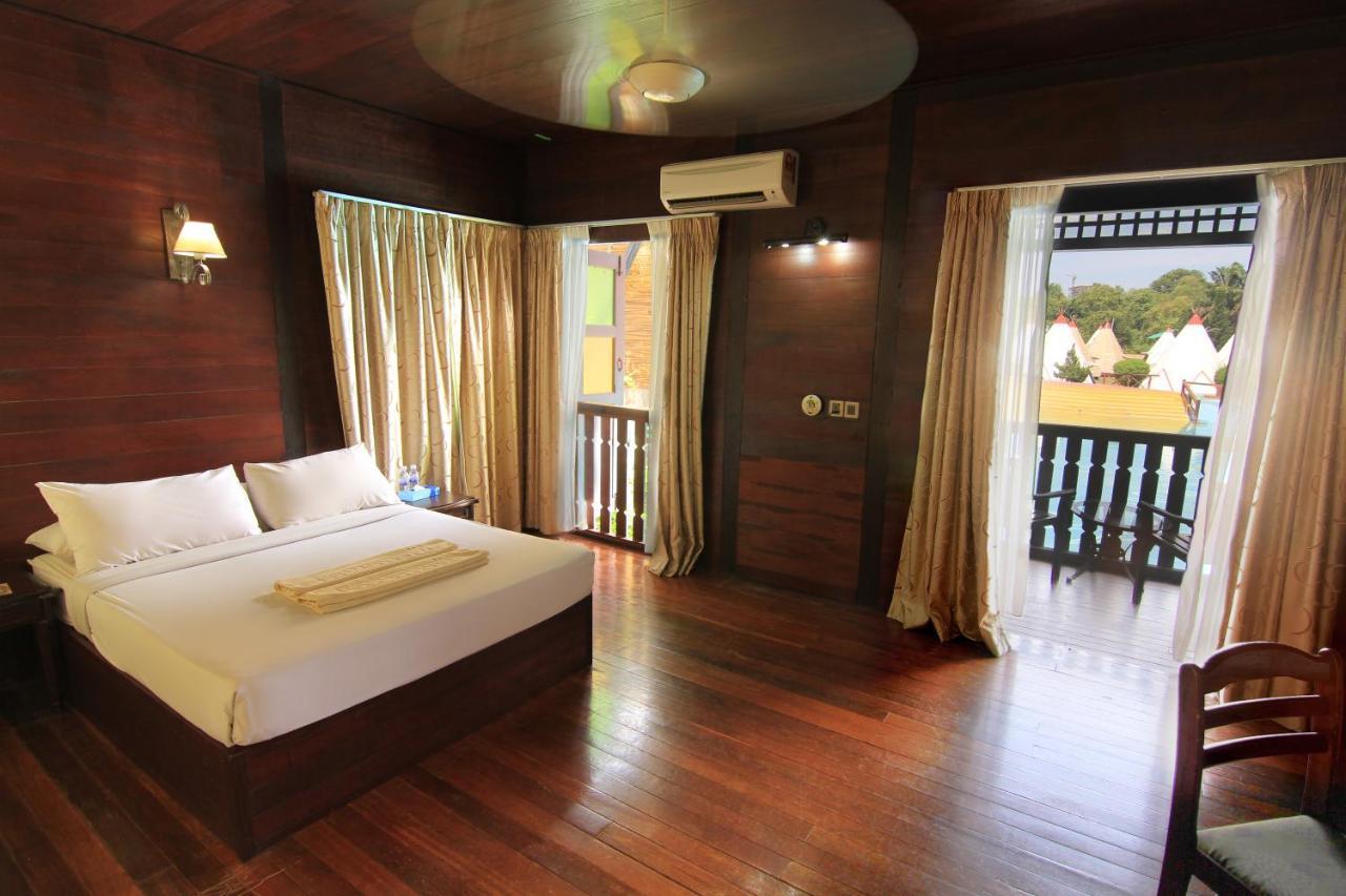 Eagle Ranch Resort Port Dickson Extérieur photo