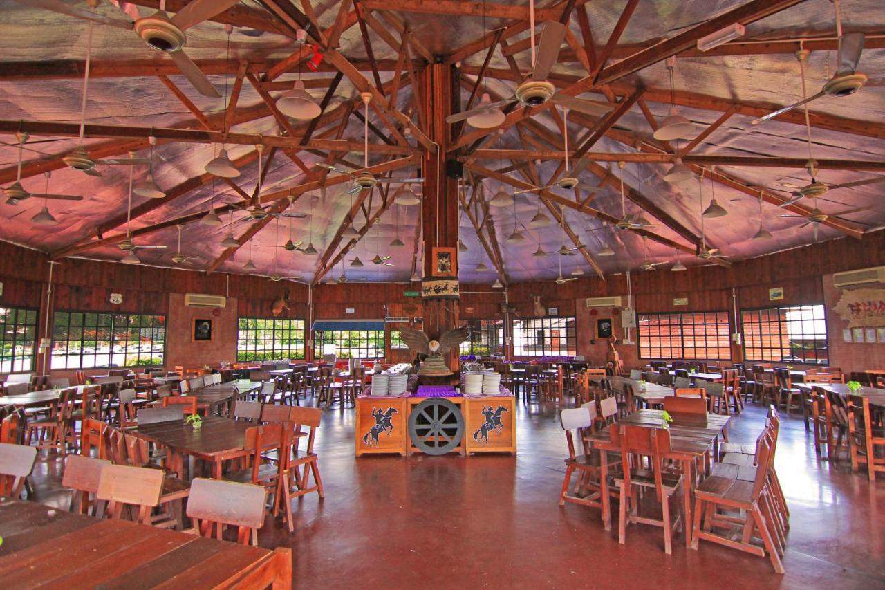 Eagle Ranch Resort Port Dickson Extérieur photo