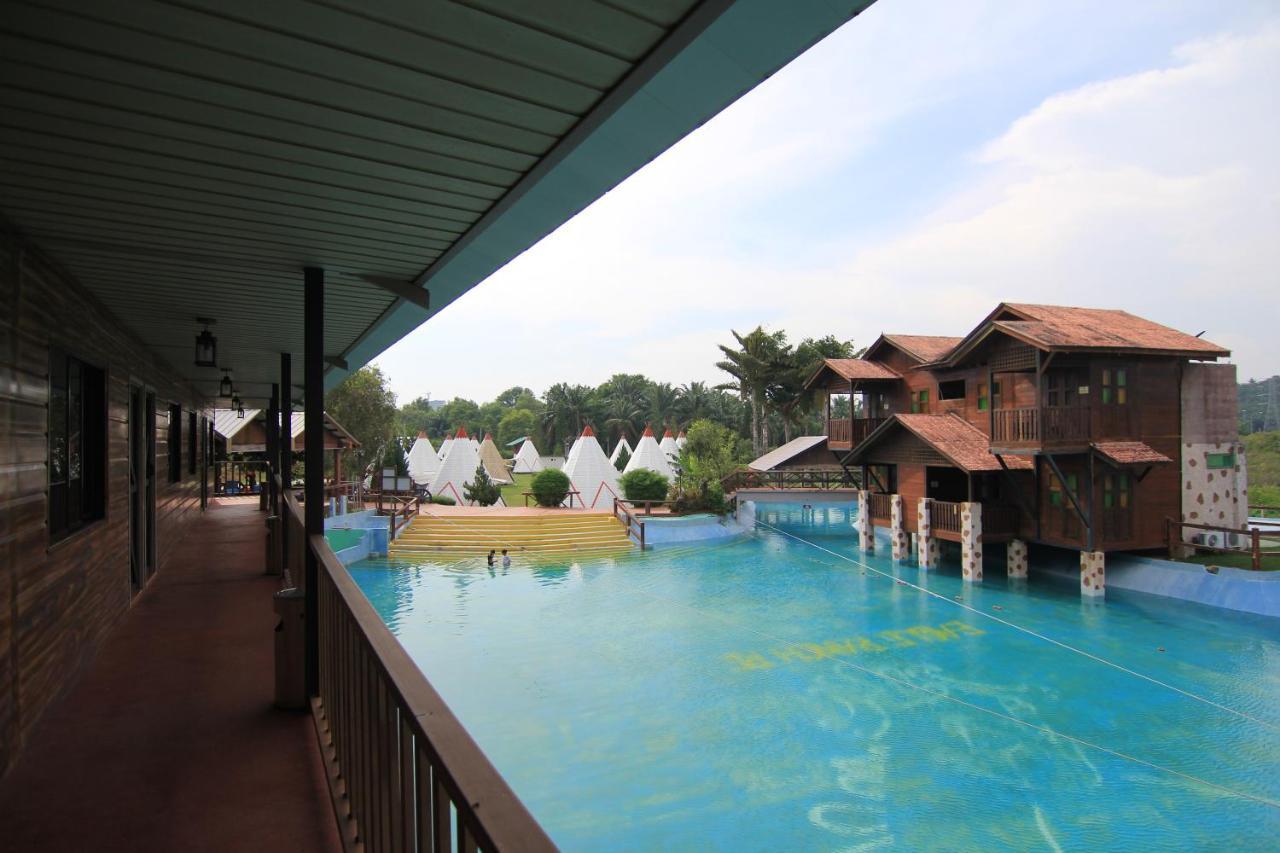 Eagle Ranch Resort Port Dickson Extérieur photo